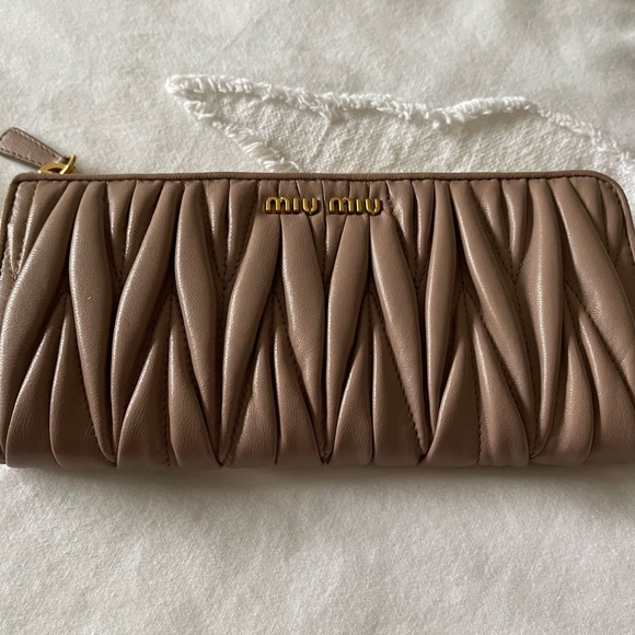NewAuthentic New never used miu miu wallet - Picture 1 of 7